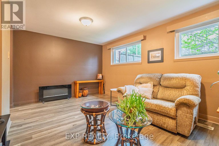 28481299/220-ancaster-avenue/woodroffe/ottawa/ontario/K2B5B3_26