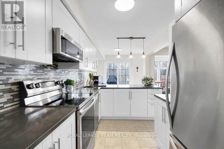 29540962/19-fieldberry-private/stonebridge/ottawa/ontario/K2J5E7_14