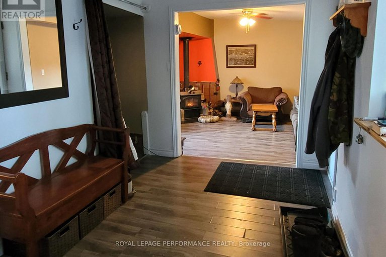 28932365/975-queen-street/lorignal/champlain/ontario/K0B1K0_9
