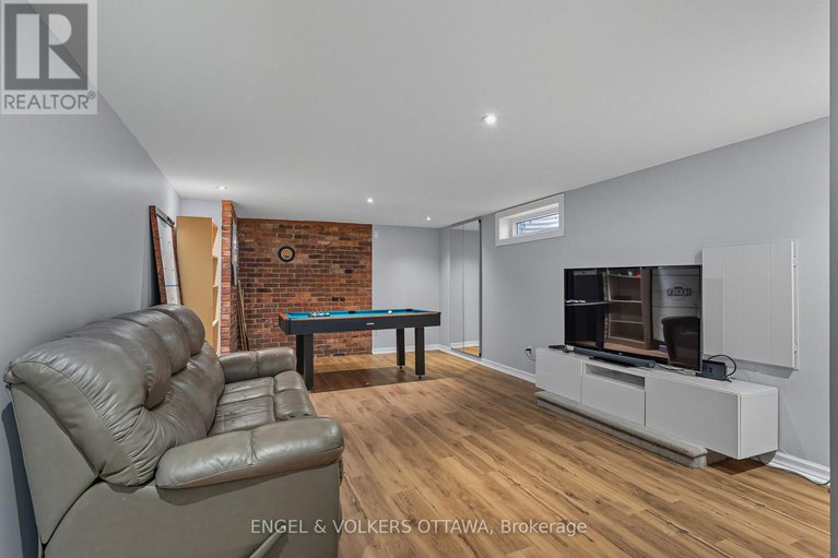 28842366/1800-devlin-crescent/playfair-park/ottawa/ontario/K1H5T6_32