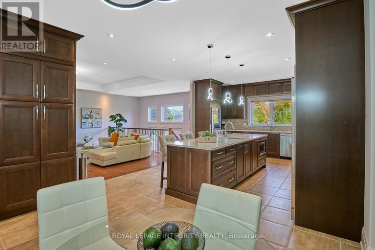 28981959/1954-cedarlakes-way/greely/ottawa/ontario/K4P0E4_16