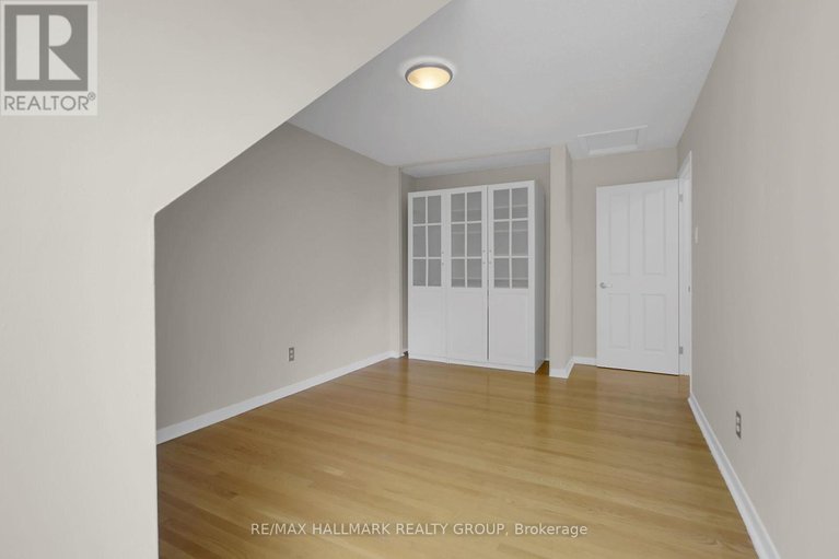 28830013/51-charkay-street/borden-farmstewart-farmcarleton-heightsparkwood-hills/ottawa/ontario/K2E5N5_35