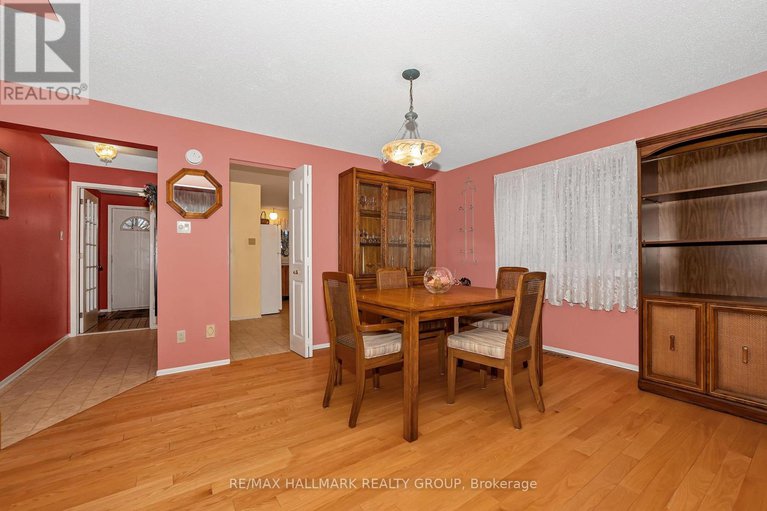 29212913/1835-windflower-way/chapel-hill/ottawa/ontario/K1C5Z8_6