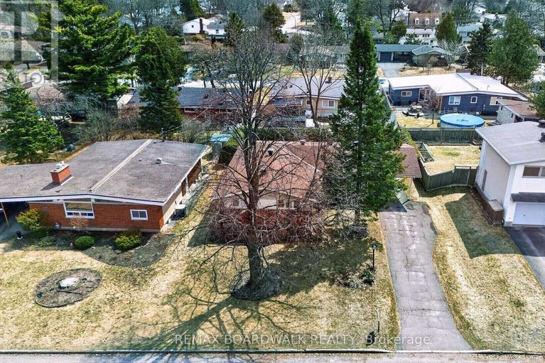 29594831/32-bowmoor-avenue/borden-farmstewart-farmcarleton-heightsparkwood-hills/ottawa/ontario/K2E6M4_2