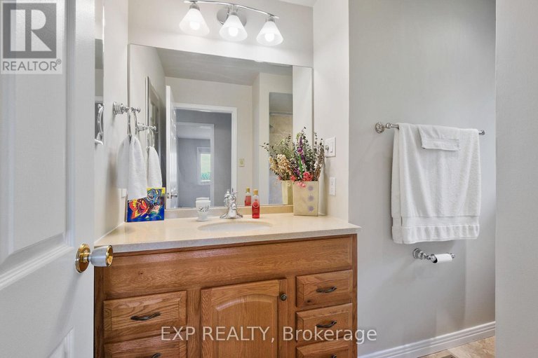 28484309/1376-macdonald-road/russell-twp/russell/ontario/K4R0K1_27