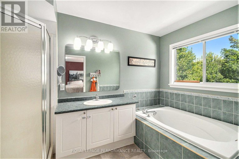 28628881/975-goose-river-avenue/riverside-southgloucester-glen/ottawa/ontario/K1V1T8_25