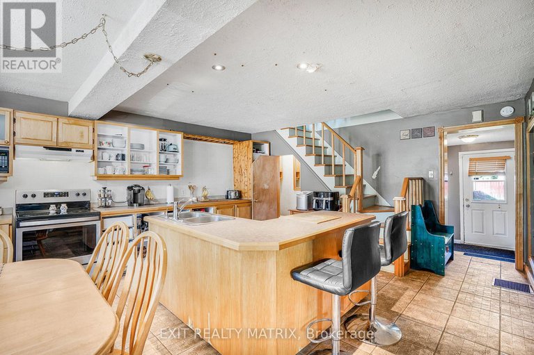 28379387/1018-sinclair-street/hawkesbury/hawkesbury/ontario/K6A1E5_11