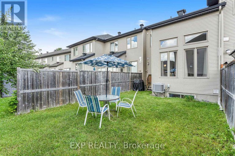 28589482/326-trailsedge-way/mer-bleuebradley-estatesanderson-park/ottawa/ontario/K1W0G6_28