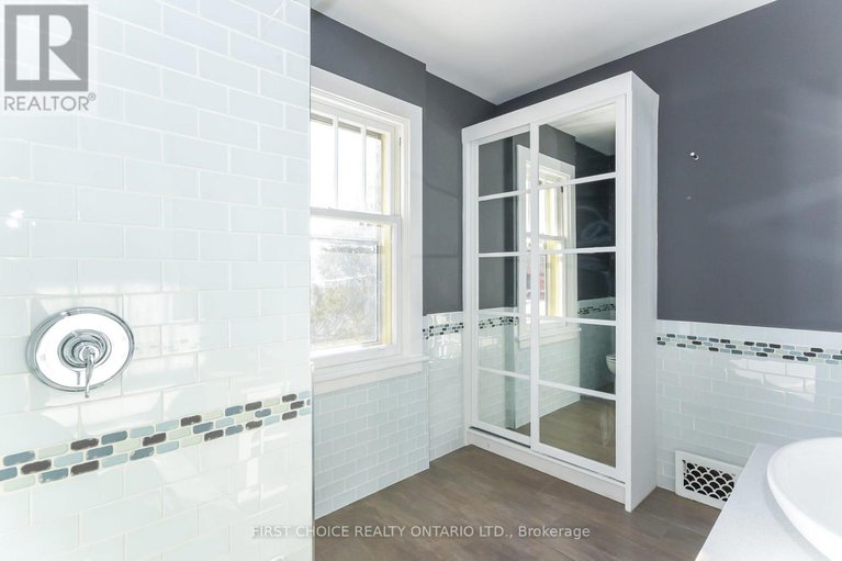 29184407/142-broadway-avenue/glebe/ottawa/ontario/K1S2V8_27