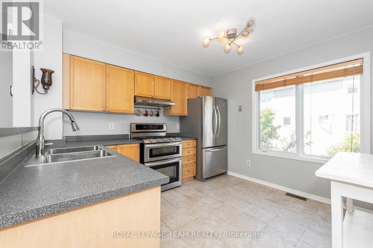 28579024/40-manhattan-crescent-s/central-park/ottawa/ontario/K2C4B5_8