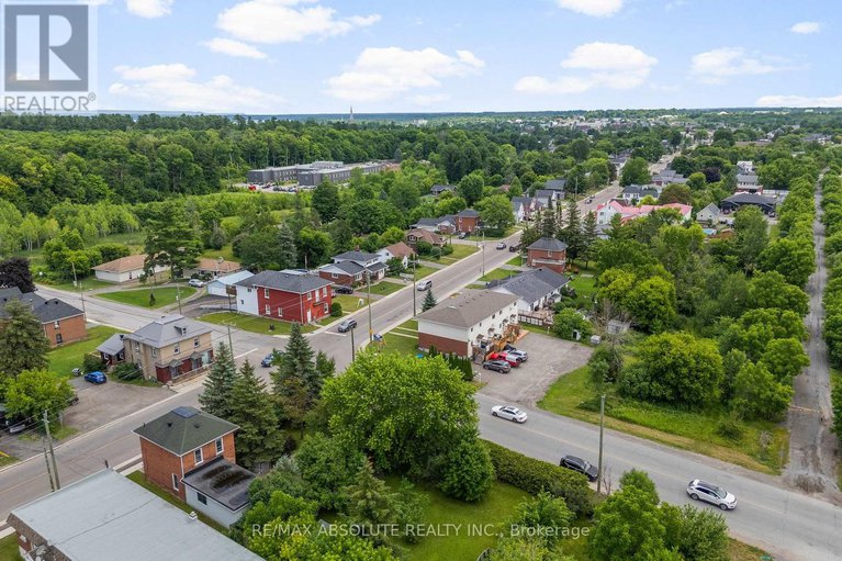 28590613/8-river-road/mcnabbraeside-twps/mcnabbraeside/ontario/K7S1R3_5