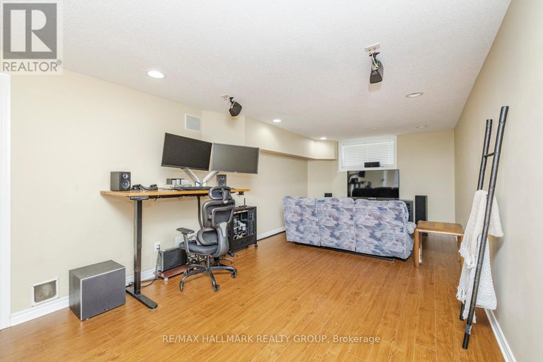 28265778/202-waymark-crescent/bridlewood/ottawa/ontario/K2M0A6_28