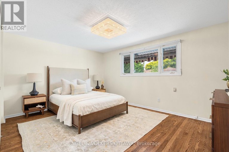 28957862/16-benson-street/borden-farmstewart-farmcarleton-heightsparkwood-hills/ottawa/ontario/K2E5J5_21