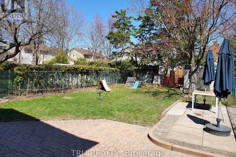 29669051/1078-st-emmanuel-terrace/convent-glen-north/ottawa/ontario/K1C2J7_43