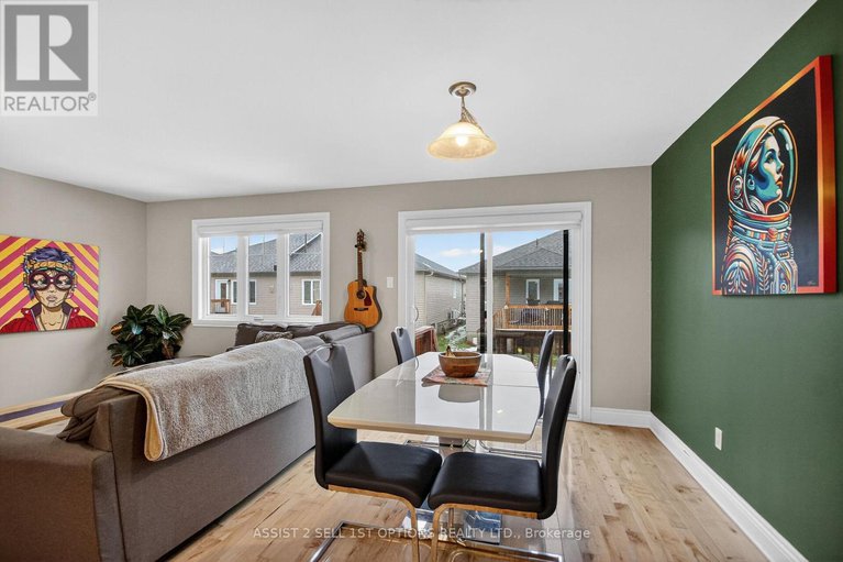 29201678/355-twilight-avenue/village-of-russell/russell/ontario/K4R0E3_9