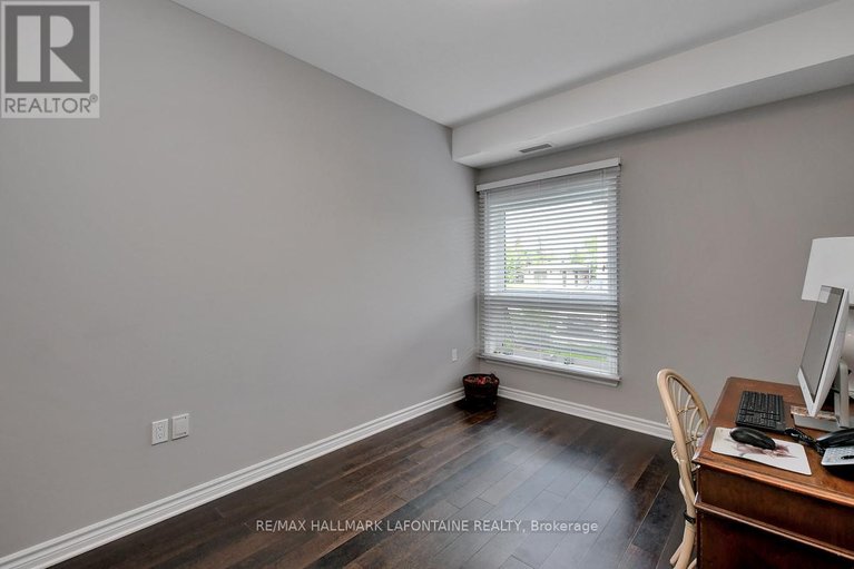 29676805/114-120-prestige-circle/chatelaine-village/ottawa/ontario/K4A1B4_29