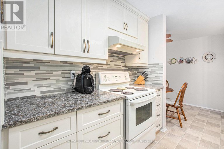 29023034/6097-forestglen-crescent/chapel-hill/ottawa/ontario/K1C5N9_12