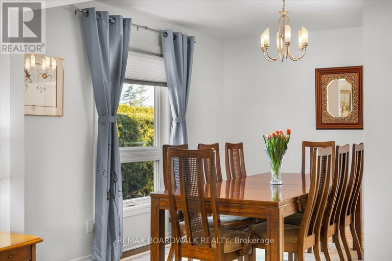 29633977/6241-st-albans-court/convent-glen-north/ottawa/ontario/K1C3C5_10