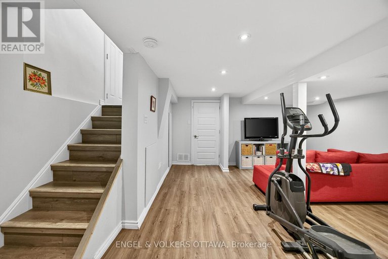 28835292/557-roosevelt-avenue/mckellarhighland/ottawa/ontario/K2A2A2_35