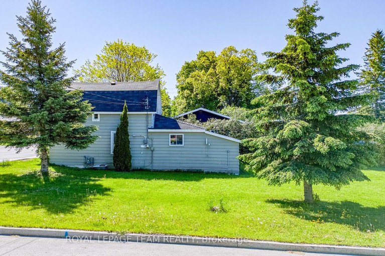 28435512/24-mercer-street/almonte/mississippi-mills/ontario/K0A1A0_7