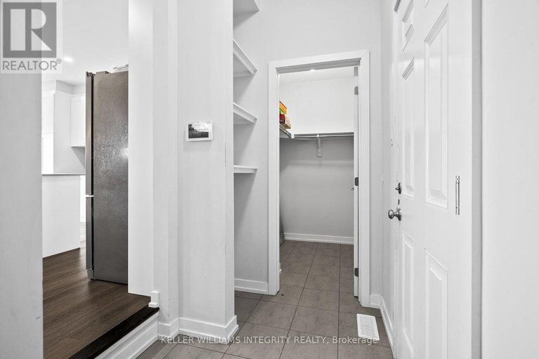 28367283/618-perseus-avenue/half-moon-bay/ottawa/ontario/K2J6S7_8