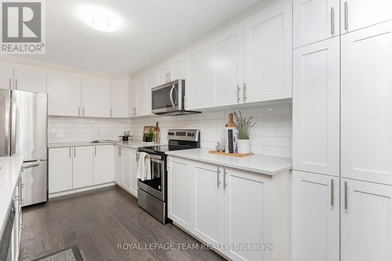 28283530/523-parade-drive/stittsville-south/ottawa/ontario/K2S0X8_16