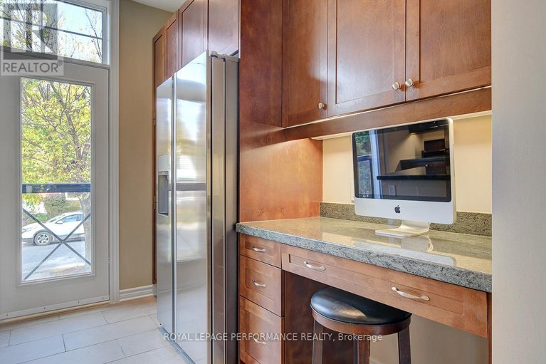 29588176/318-iona-street/westborohampton-park/ottawa/ontario/K1Z7B9_8