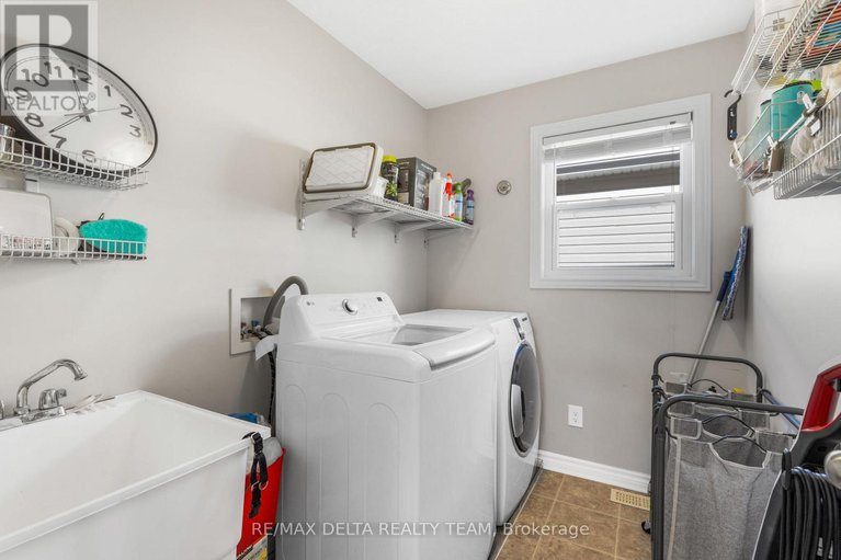 28627849/227-hillpark-high-street/mer-bleuebradley-estatesanderson-park/ottawa/ontario/K1W0B5_25