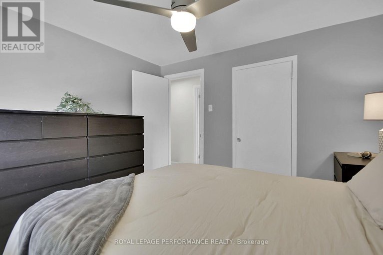 28622582/786-cummings-avenue/castle-heightsrideau-high/ottawa/ontario/K1K2L2_22