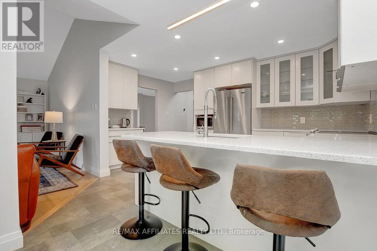 28483640/31-spur-avenue/bridlewood/ottawa/ontario/K2M2R9_24
