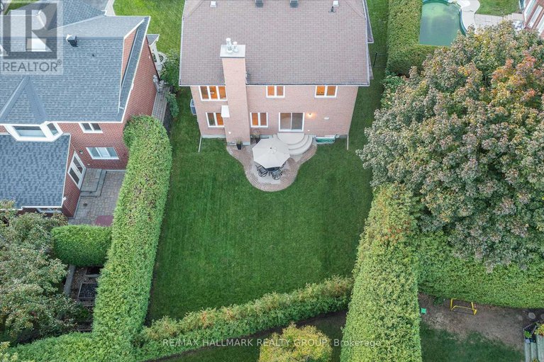 29425296/1660-country-walk-drive/chapel-hill/ottawa/ontario/K1C8E2_50