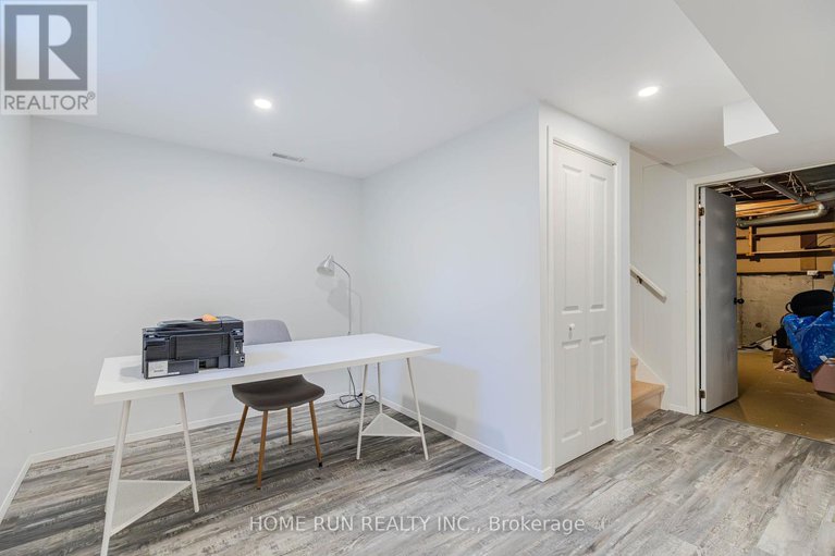 28636833/30-turret-court/glencairnhazeldean/ottawa/ontario/K2L2L1_35