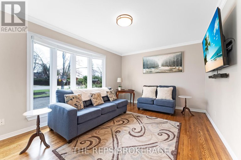 28336978/3062-upper-otterson-place/mooneys-bayrevelstoke/ottawa/ontario/K1V7B6_7