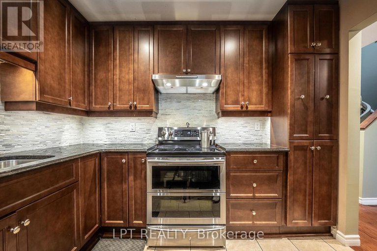 28831575/491-valade-crescent/fallingbrookpineridge/ottawa/ontario/K4A2W6_21