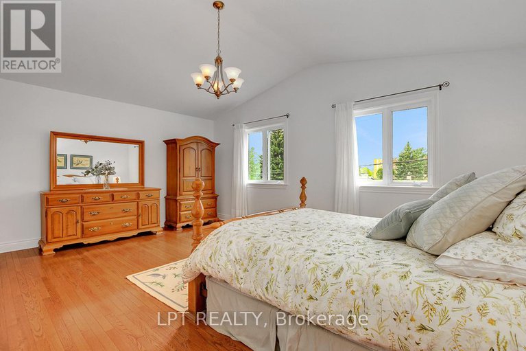 28311107/10a-ashburn-drive/borden-farmstewart-farmcarleton-heightsparkwood-hills/ottawa/ontario/K2E6N3_27