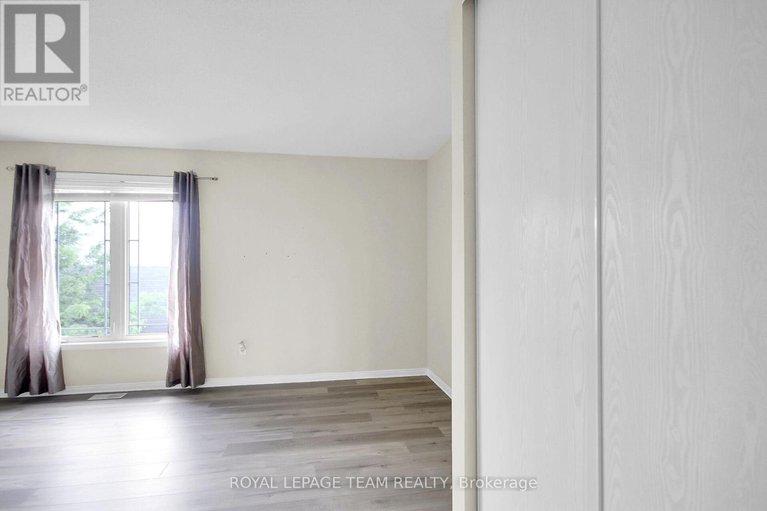28522795/16-414-hillsboro-private/emerald-meadowstrailwest/ottawa/ontario/K2M3A8_12