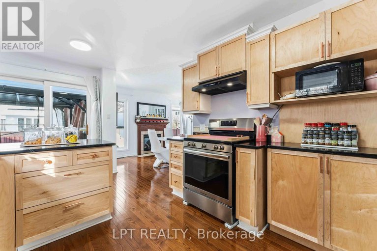 29289420/1549-senateurs-way/fallingbrookpineridge/ottawa/ontario/K4A4A2_10