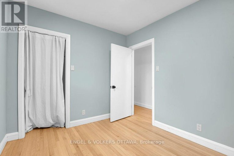 29600889/863-duberry-street/mckellar-heightsglabar-park/ottawa/ontario/K2A3T2_20