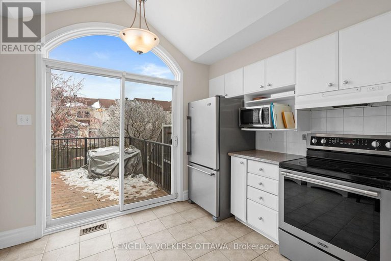 29142168/526-meadowbreeze-drive/emerald-meadowstrailwest/ottawa/ontario/K2M2T4_13