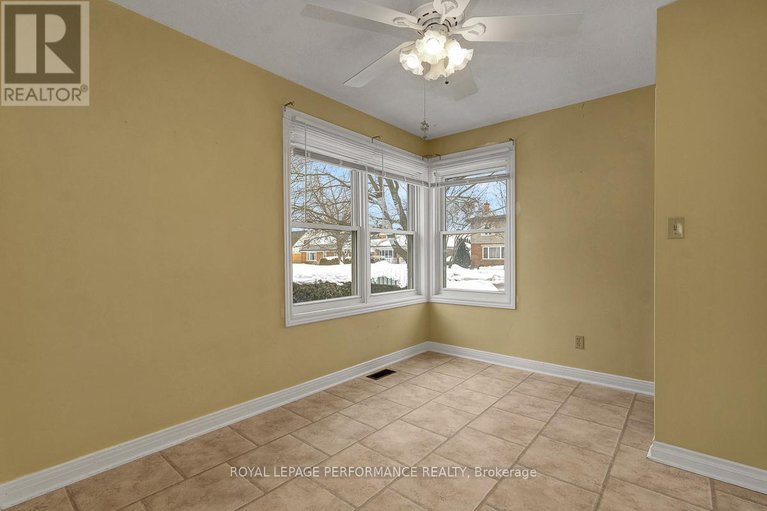 29403056/540-alesther-street/overbrookcastle-heights/ottawa/ontario/K1K1J3_14