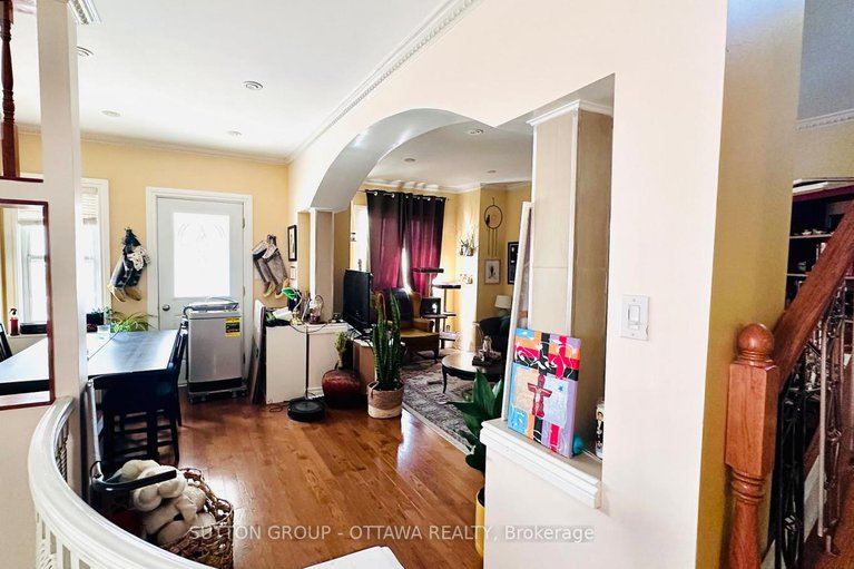 28434012/139-eccles-street/west-centre-town/ottawa/ontario/K1R6S7_21