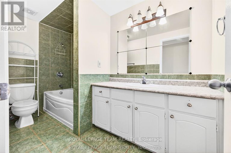 29580107/13-2-bertona-street/manordale/ottawa/ontario/K2G0W3_29