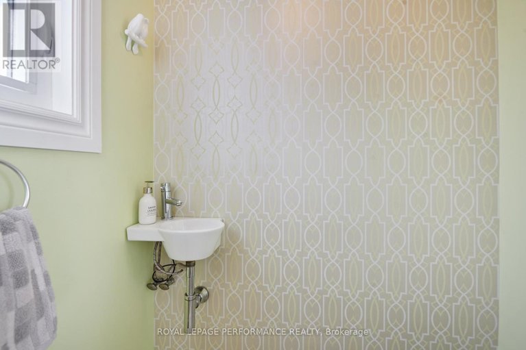 29583761/2239-webster-avenue/alta-vista/ottawa/ontario/K1H7H1_14