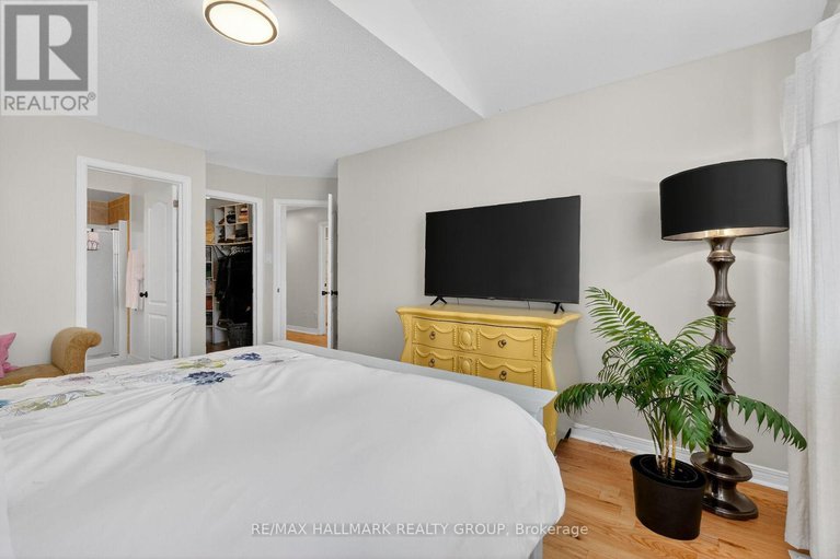 29352241/1952-schroeder-crescent/springridgeeast-village/ottawa/ontario/K4A4P7_32