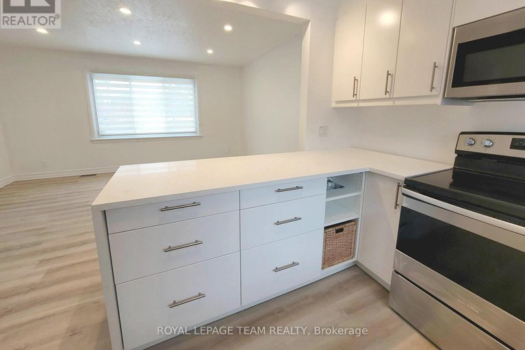 28979840/852-cummings-avenue/castle-heightsrideau-high/ottawa/ontario/K1K2L4_9
