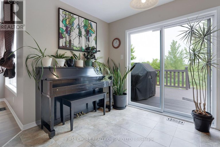28420949/196-trail-side-circle/springridgeeast-village/ottawa/ontario/K4A5B4_13