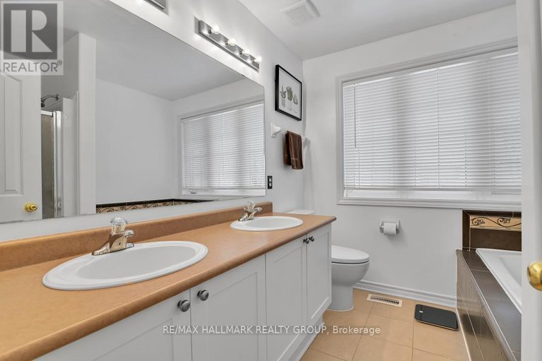 29663474/702-mud-creek-crescent/riverside-southgloucester-glen/ottawa/ontario/K1V1W3_22