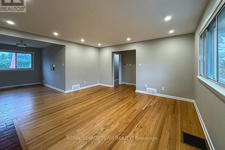 28916019/70-crownhill-street/cardinal-heights/ottawa/ontario/K1J7K8_6