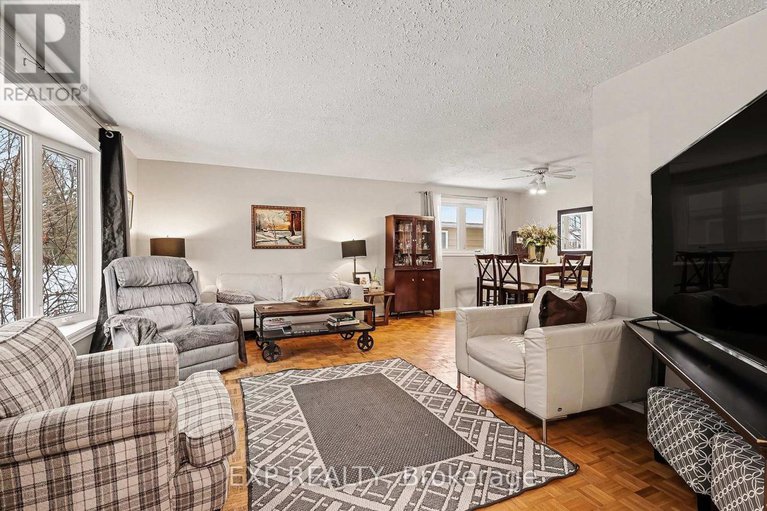 29270585/15-wedgewood-crescent/blackburn-hamlet/ottawa/ontario/K1B4B5_5