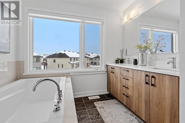 29357839/674-honeydew-street/riverside-southgloucester-glen/ottawa/ontario/K1X0K5_20